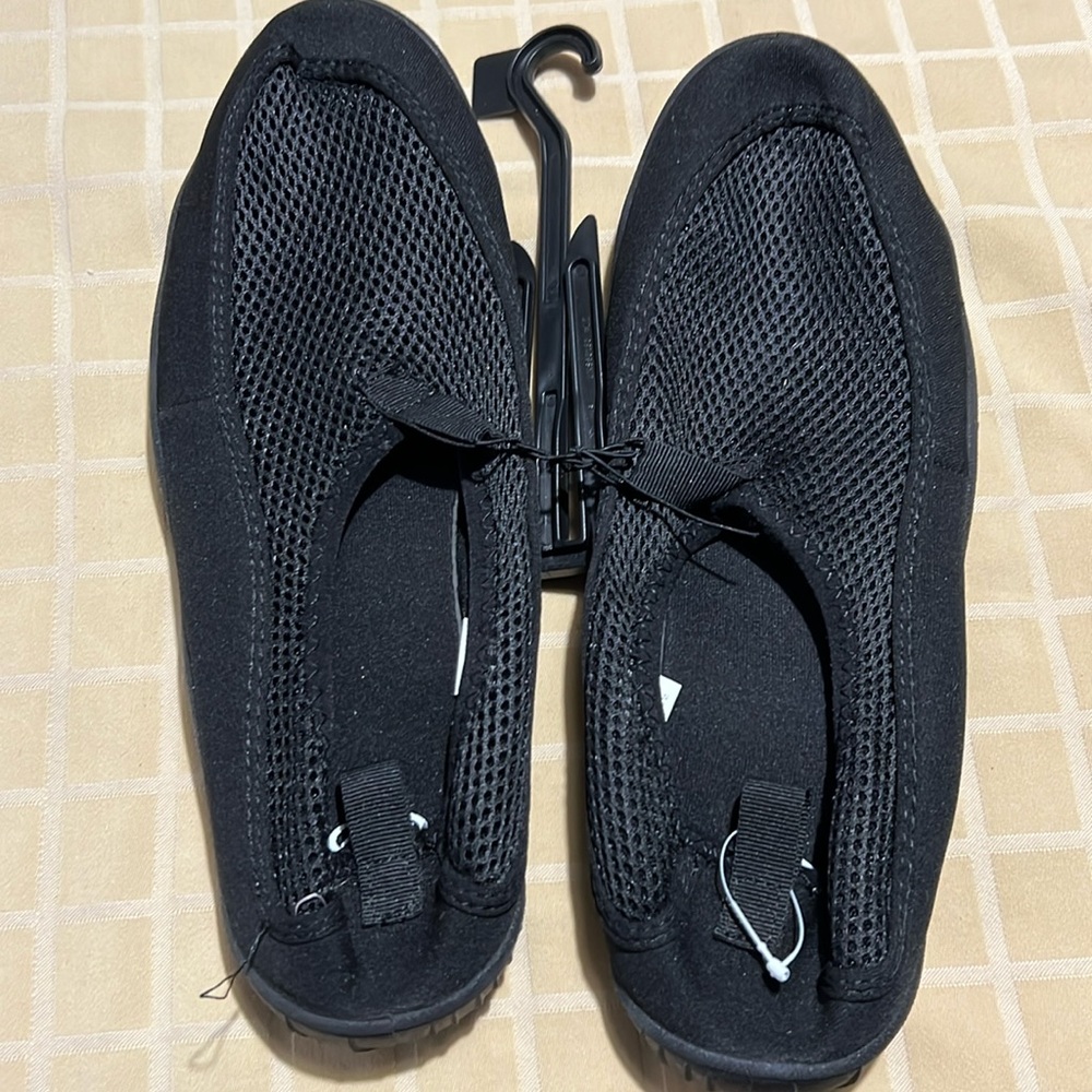 New black shoes good quality